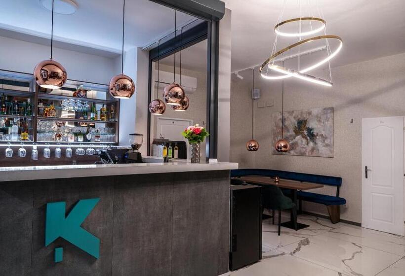 پانسیون Karolina