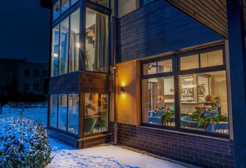 پانسیون Karolina