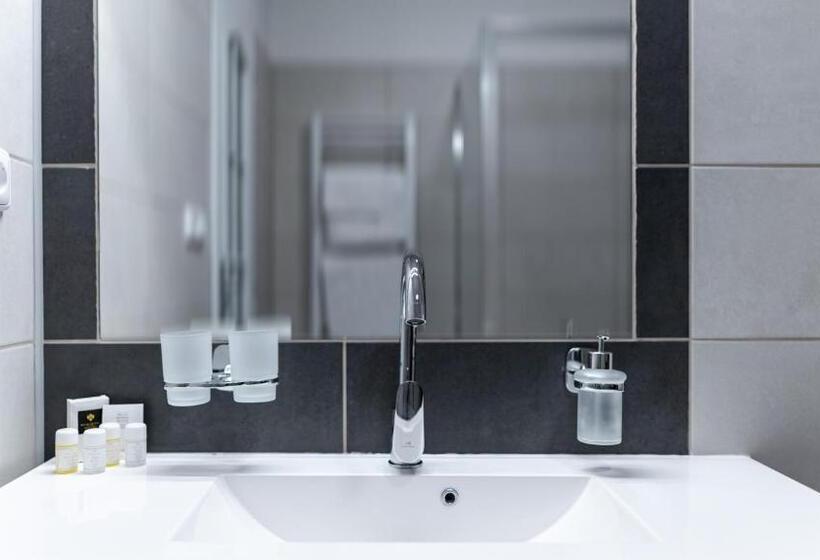 پانسیون Karolina