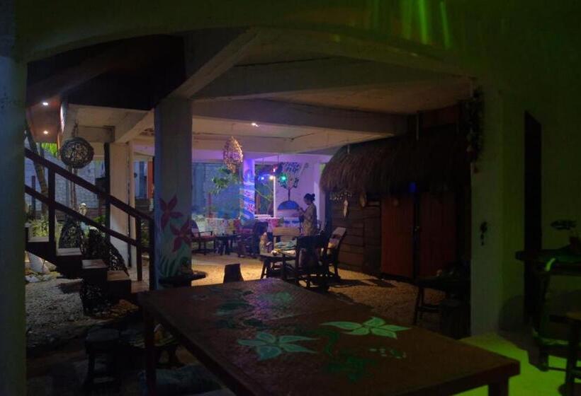 بنسيون Near Lake Hostal