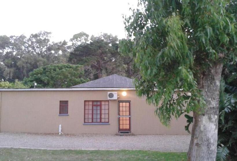 Пансион Pine Tree Lodge Pe