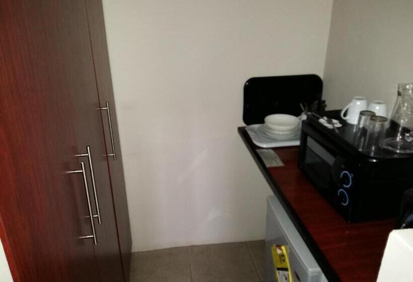 Пансион Pine Tree Lodge Pe