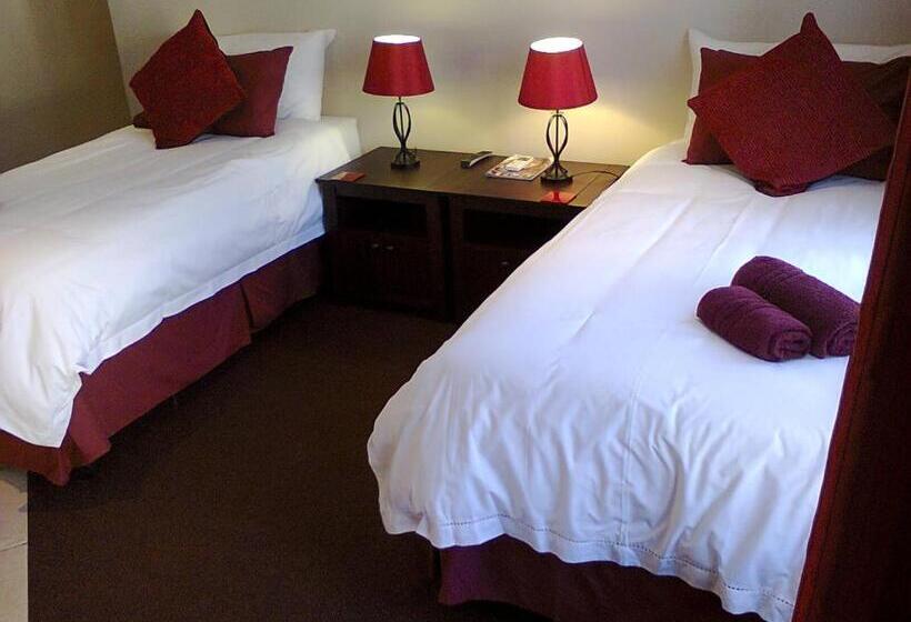 Пансион Pine Tree Lodge Pe