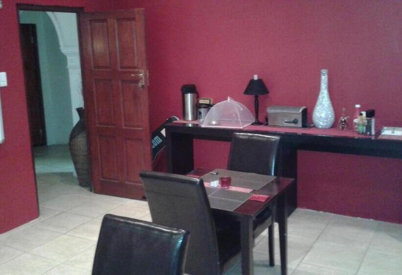 Пансион Pine Tree Lodge Pe