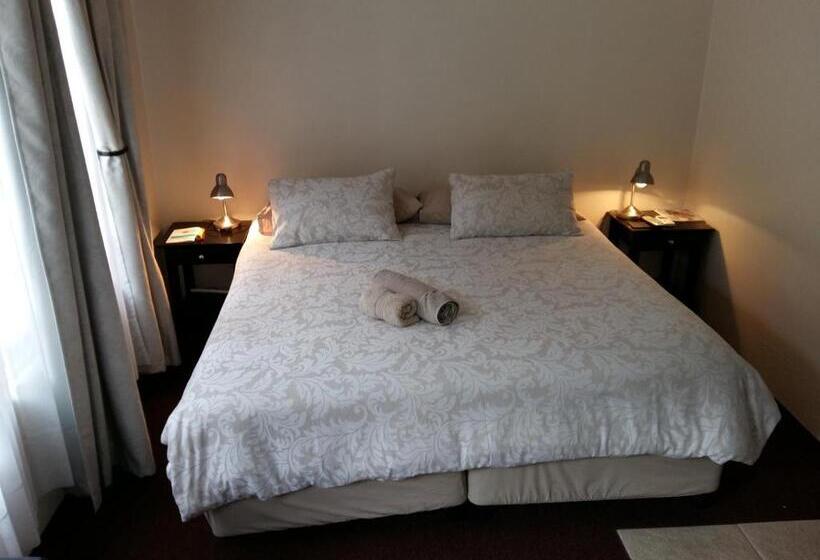 פנסיון Pine Tree Lodge Pe