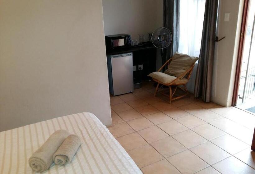 פנסיון Pine Tree Lodge Pe