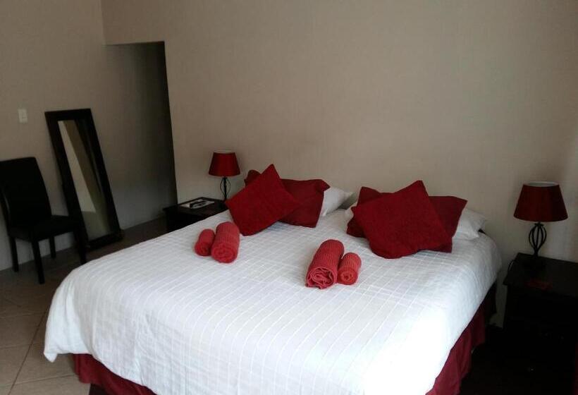 Пансион Pine Tree Lodge Pe