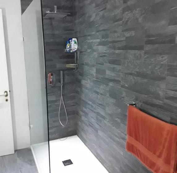 پانسیون Room In Apartment Very Bright Well Kept Apartment