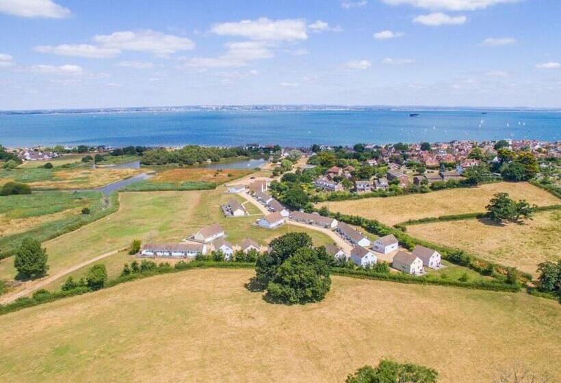 אתר נופש Salterns Village