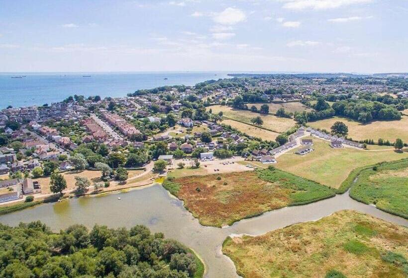 אתר נופש Salterns Village