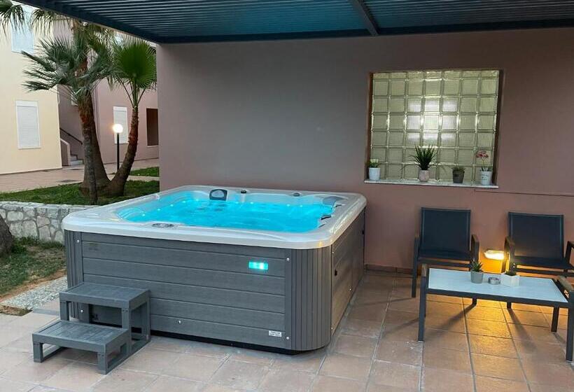 Theos Holidays Apartments