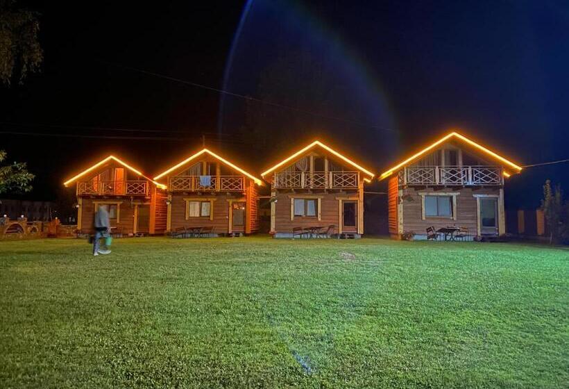 הוסטל Eco Centr Zrub