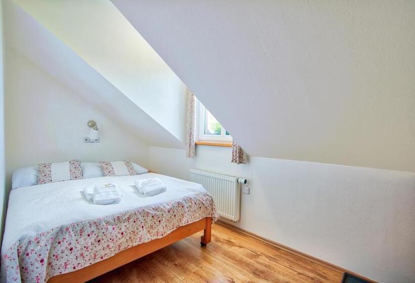 호스텔 Penzion Pivnice   Jítravský Dvorec