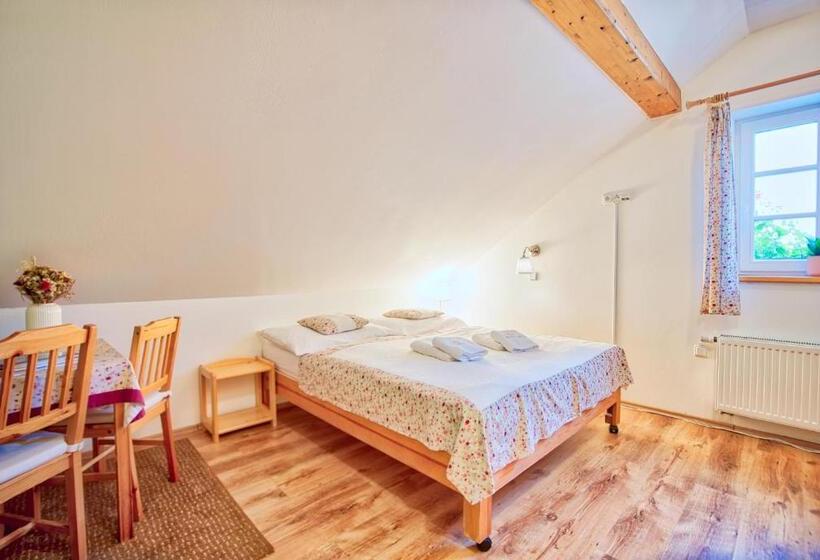 호스텔 Penzion Pivnice   Jítravský Dvorec