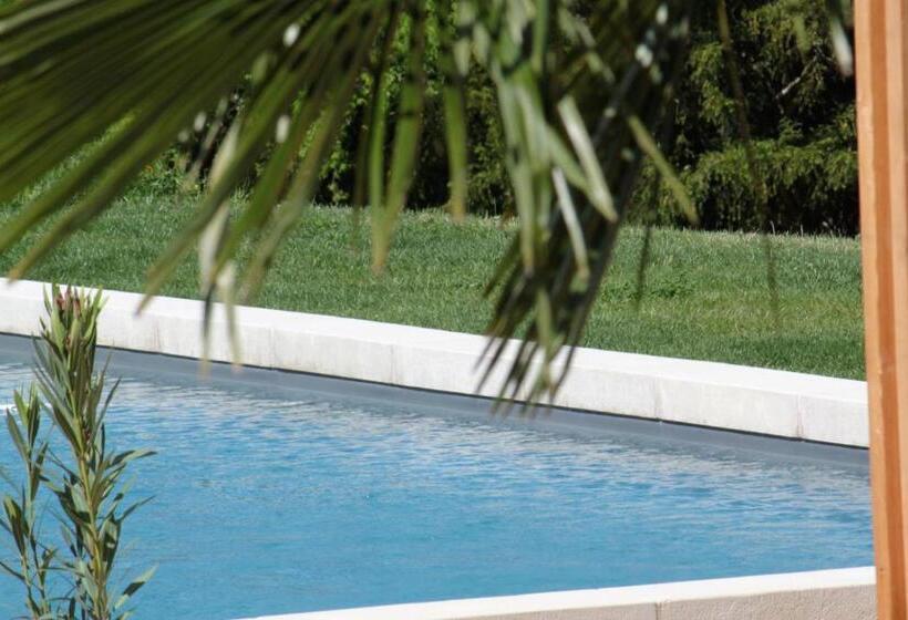 Bed and Breakfast Domaine Le Broual