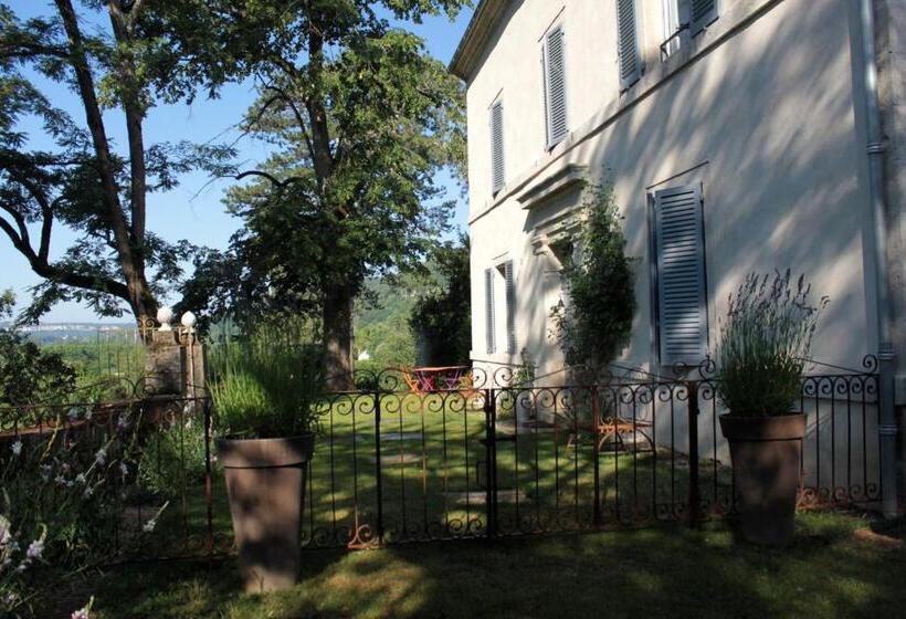 Bed and Breakfast Domaine Le Broual