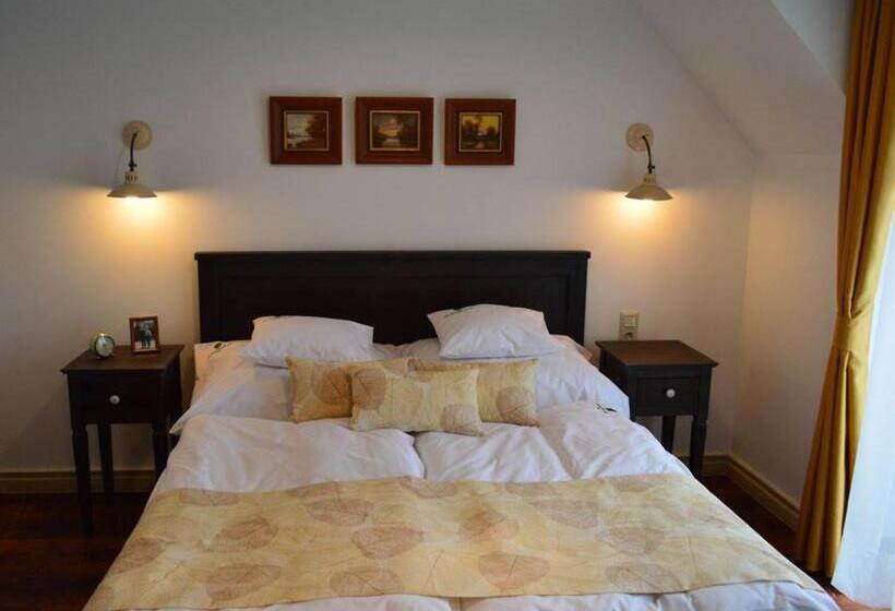 צימר Somhegyi öreg Hársfák Major Vendégház