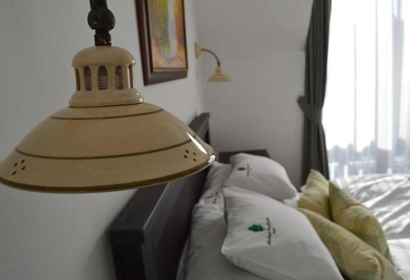 צימר Somhegyi öreg Hársfák Major Vendégház