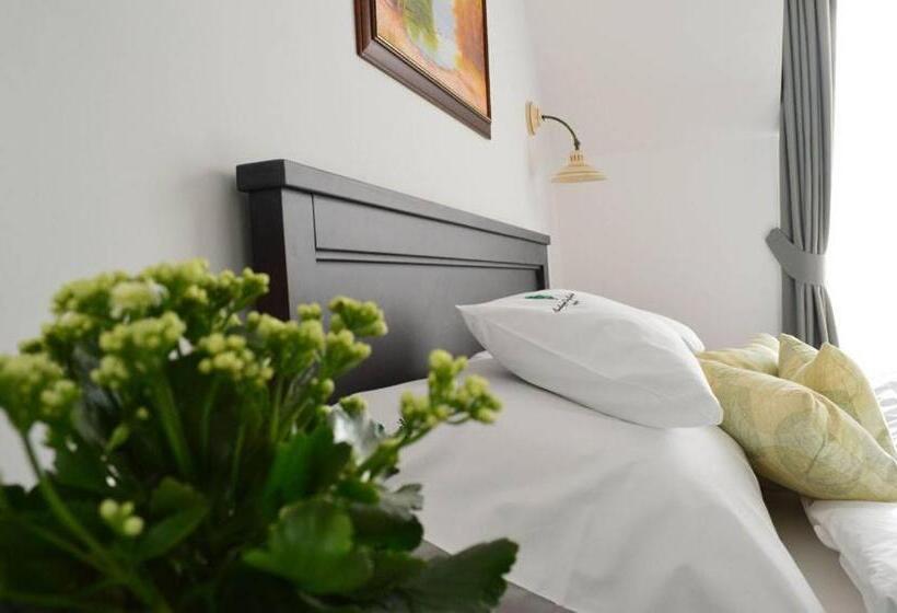 مبيت وإفطار Somhegyi öreg Hársfák Major Vendégház