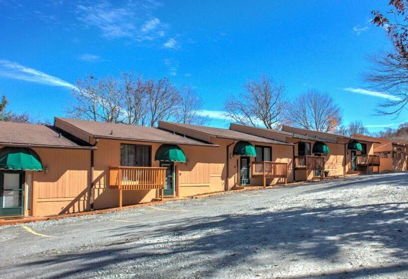 Cedar Village Condominiums