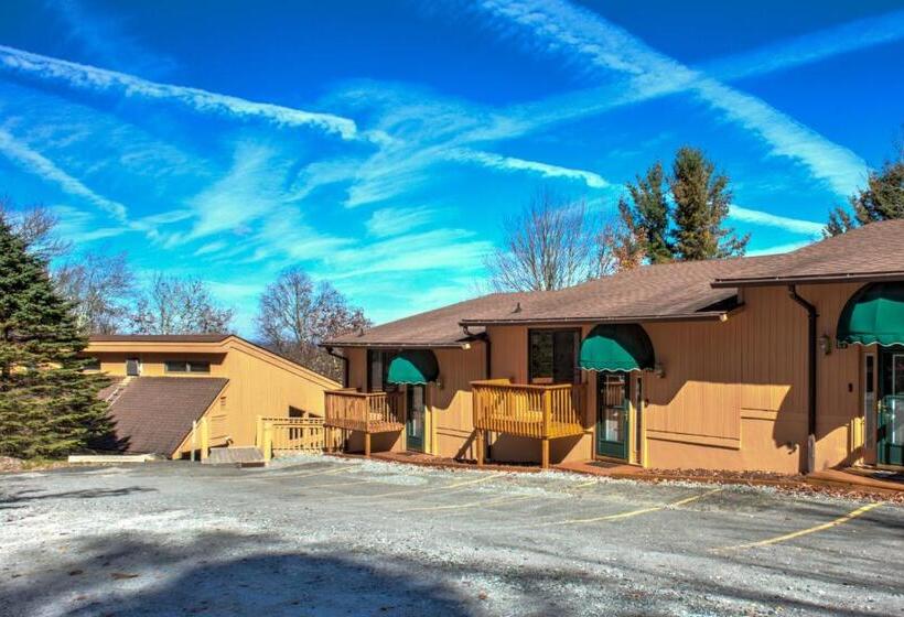 Cedar Village Condominiums