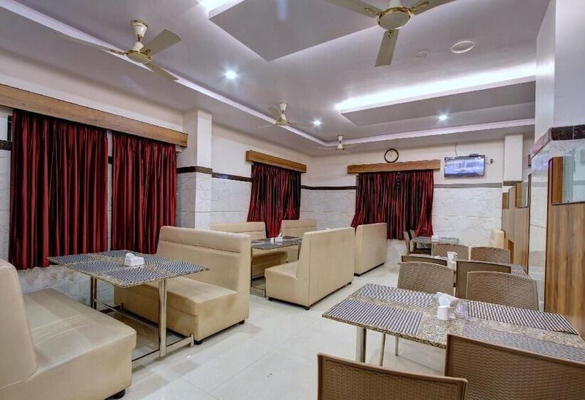 호텔 Ambika International Byndoor