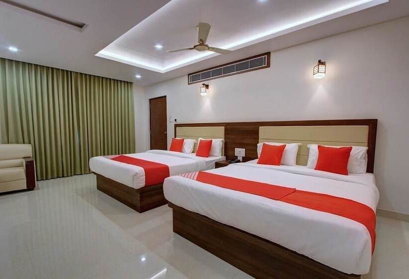 호텔 Ambika International Byndoor