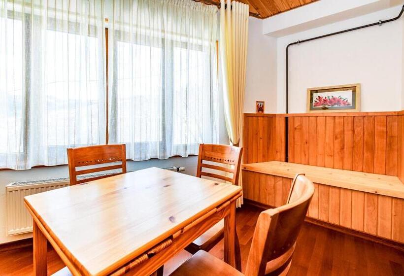 هتل Atava Family House