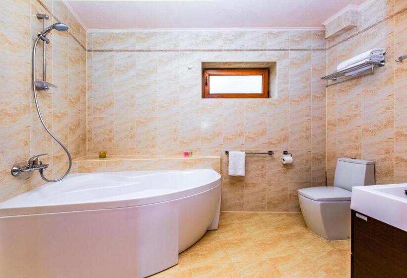 فندق Atava Family House