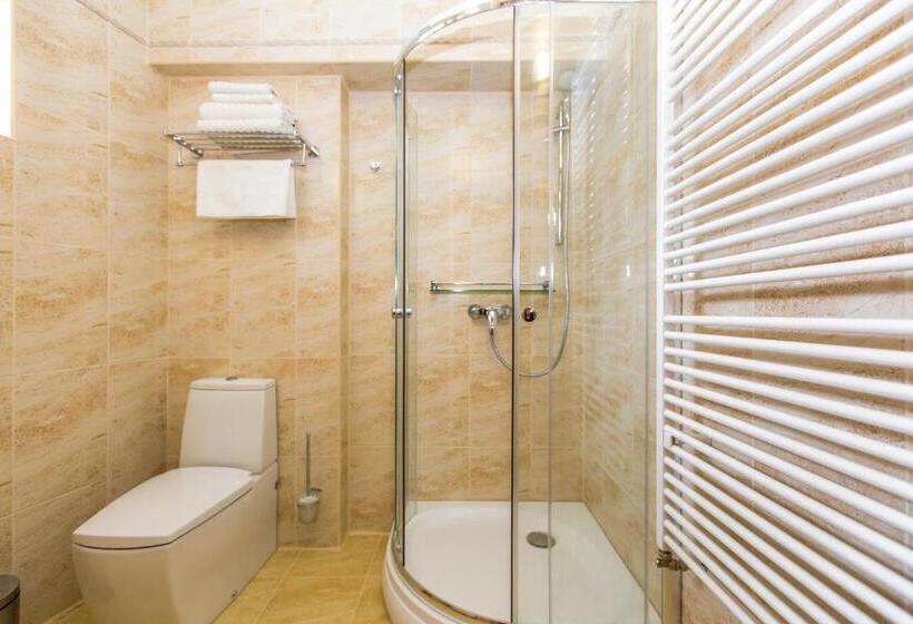 فندق Atava Family House