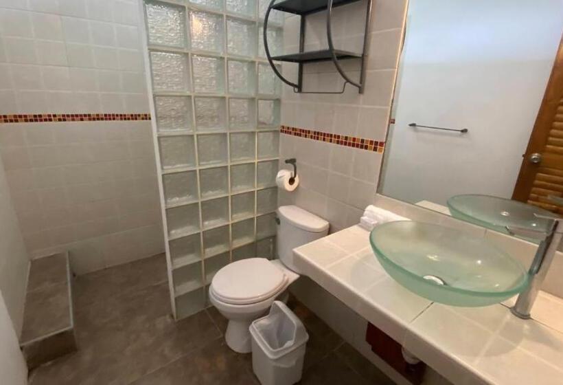 호텔 El Refugio De Vichayito