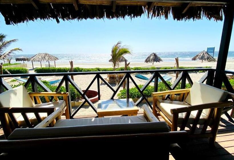 호텔 El Refugio De Vichayito