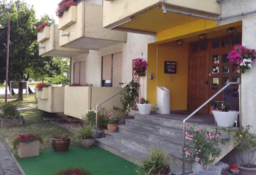 Отель Filoxenia Am Deutschen Weintor