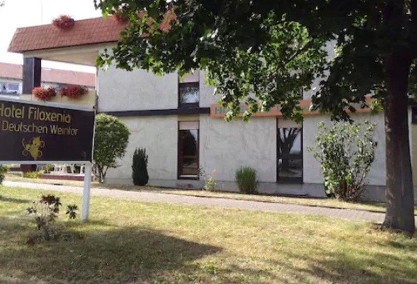 Отель Filoxenia Am Deutschen Weintor