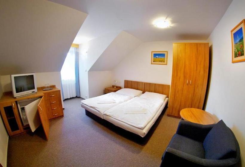 호텔 Kastiel Lucivna