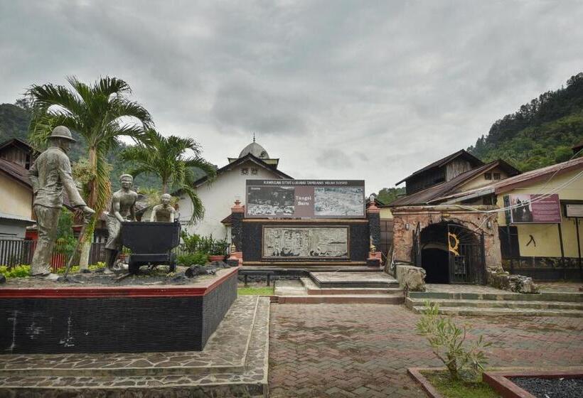 בית מלון כפרי Khas Ombilin