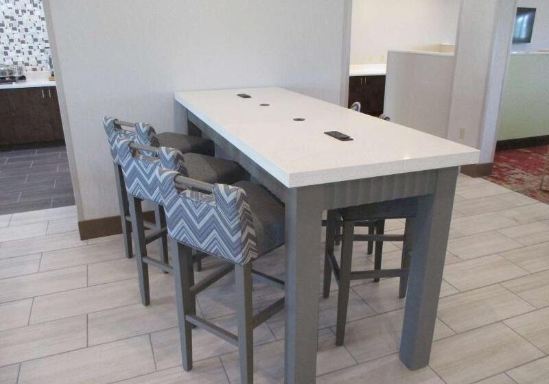 فندق La Quinta Inn & Suites By Wyndham Jackson Cape Girardeau