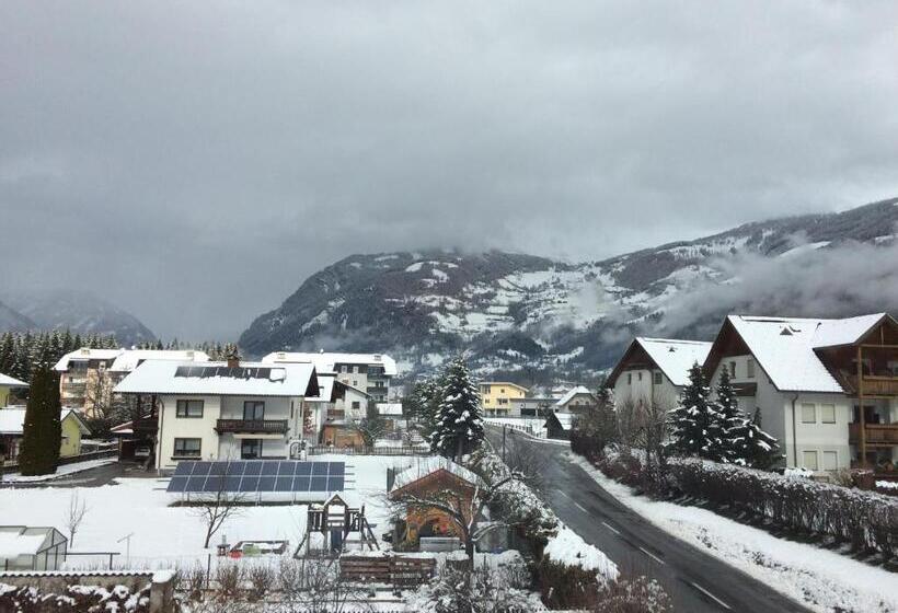 בית מלון כפרי Locus Malontina