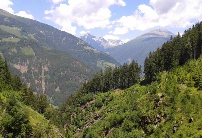 فندق Locus Malontina