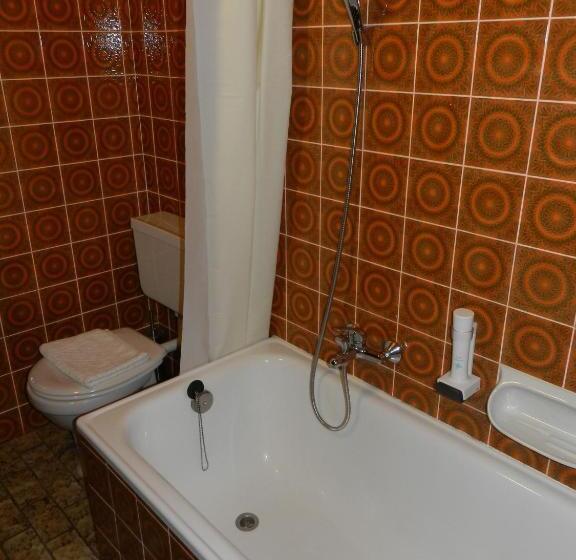 בית מלון כפרי Locus Malontina