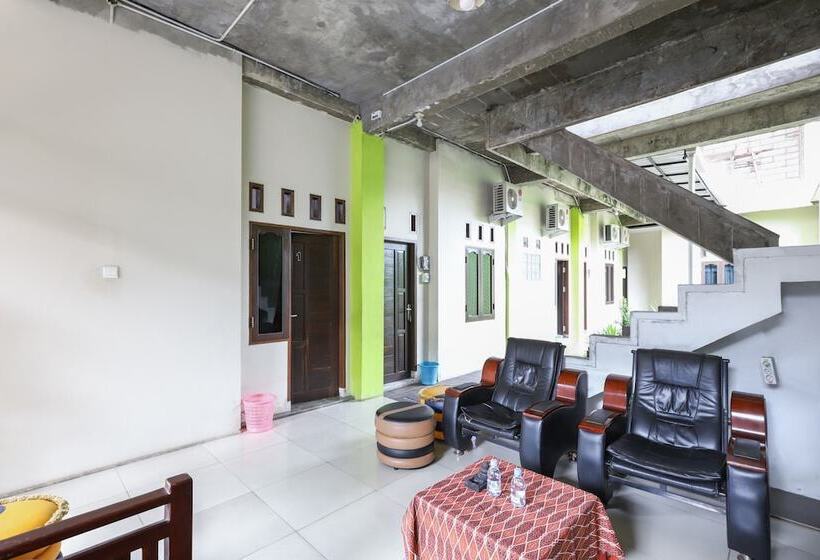 酒店 Oyo 3830 Dfarys Gh Syariah