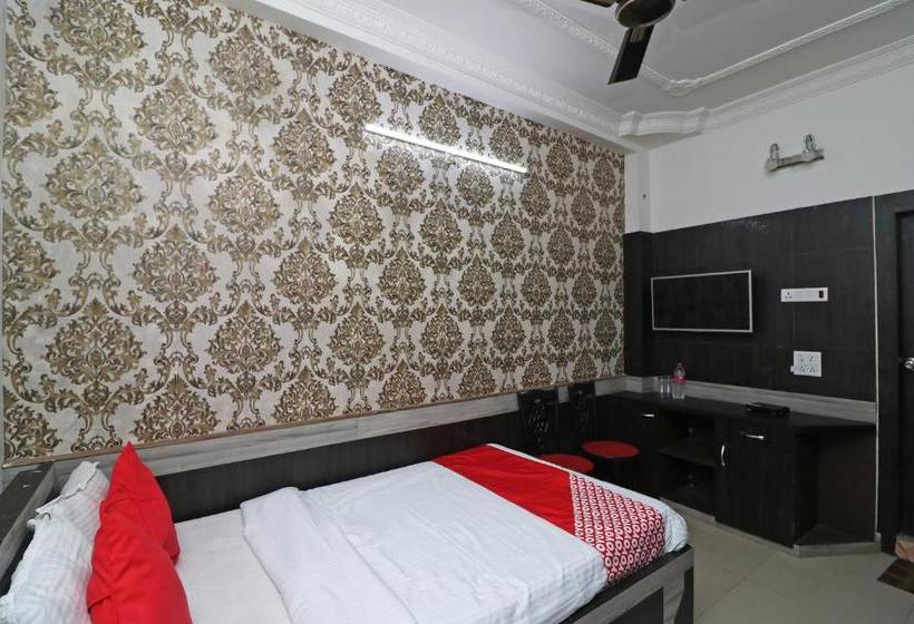 בית מלון כפרי Oyo 40815 Krish Residency