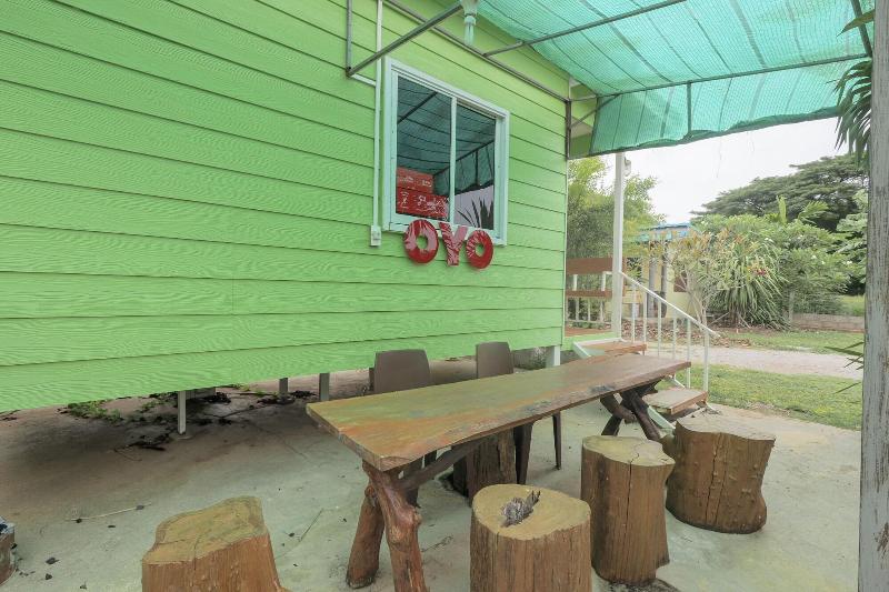 호텔 Oyo 75325 Our House Tha Sao