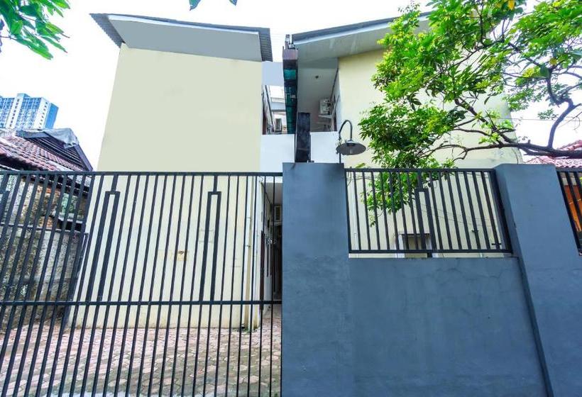 ホテル Oyo Life 2420 Kost Luqman 1