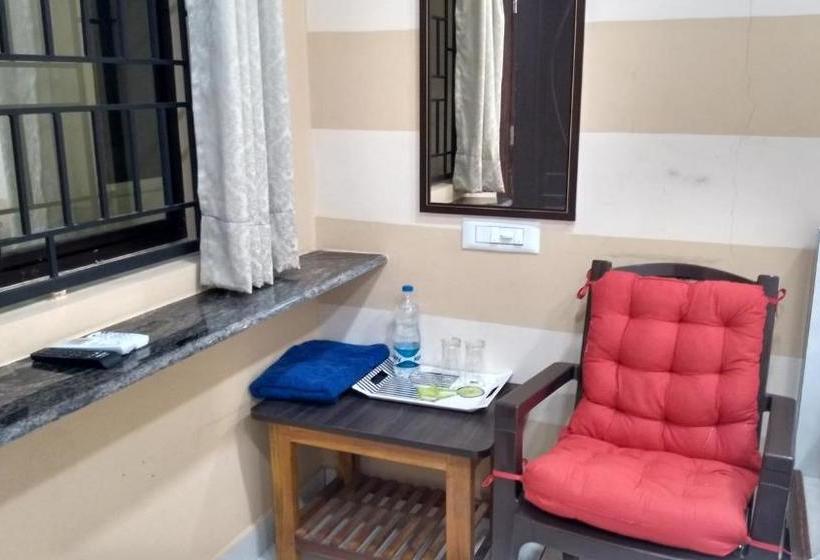 Hotel Pgr Thirunallar