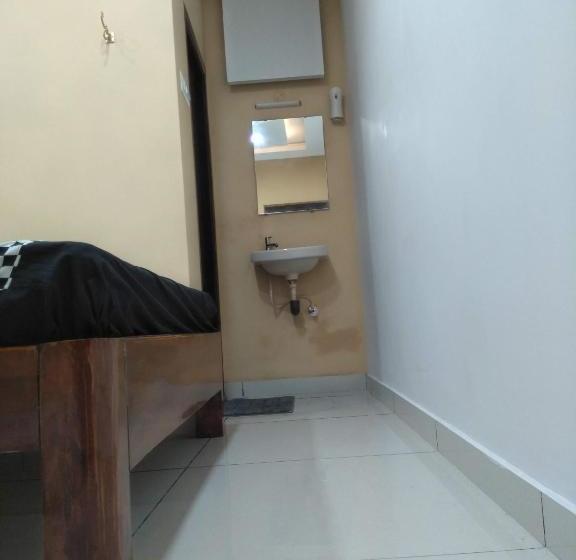 Hotel Pgr Thirunallar