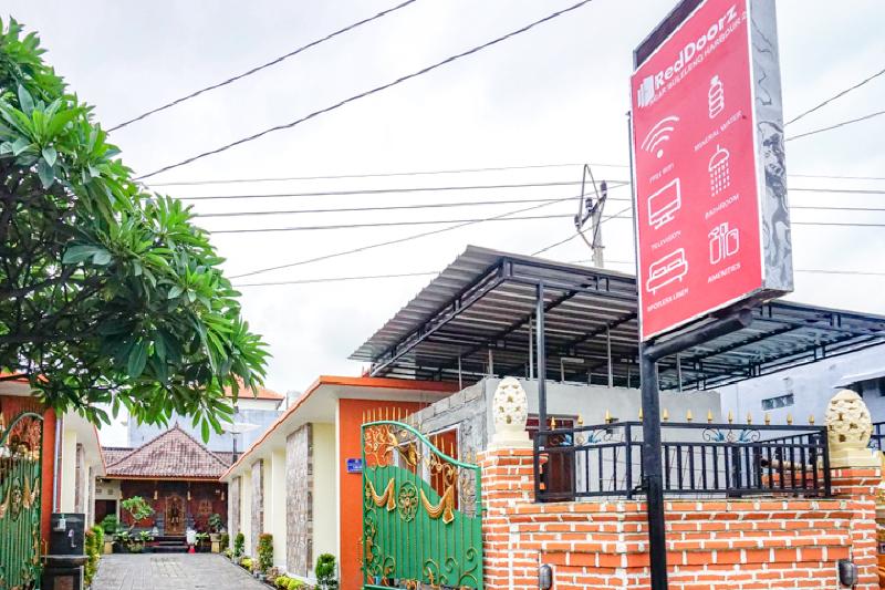 בית מלון כפרי Reddoorz Near Buleleng Harbour 2