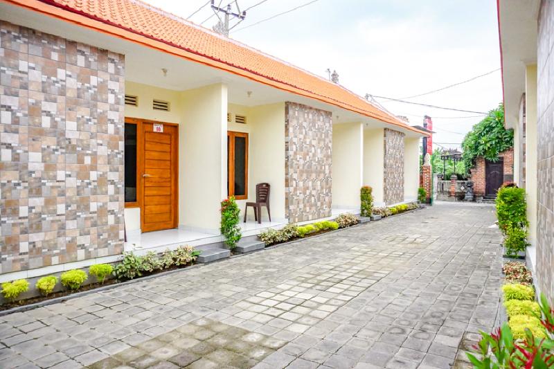 호텔 Reddoorz Near Buleleng Harbour 2