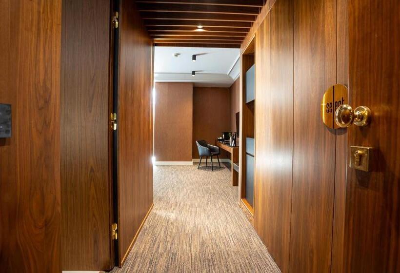 בית מלון כפרי Select Hill Resort