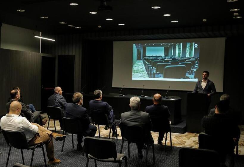 בית מלון כפרי Select Hill Resort